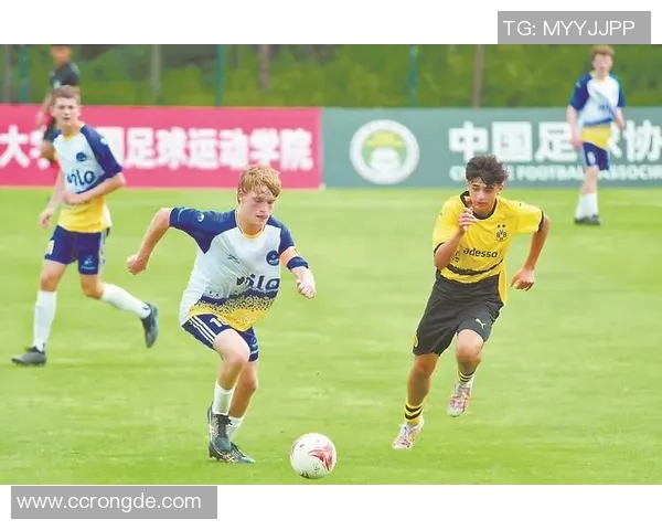 足球场上的欢乐时刻 球星搞笑集锦引爆笑点大盘点