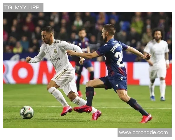 足球现役球星技术短板与竞技状态分析及改进空间探讨